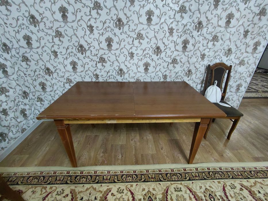 Продам обеденный стол