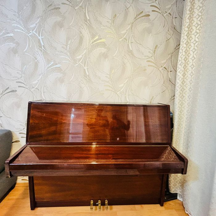 Фортепиано RIGA в хорошем состоянии