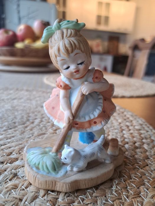 Порцеланова фирура