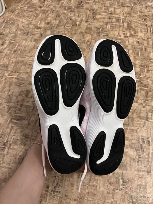 Кроссовки Nike женские