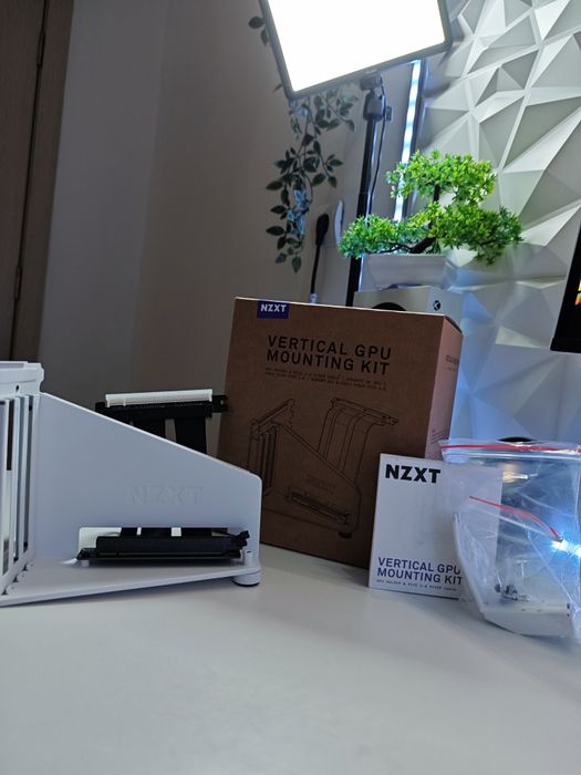 NZXT Vertical GPU Mounting Kit White (PCIe 4.0 Riser Cable) – Пълен комплект