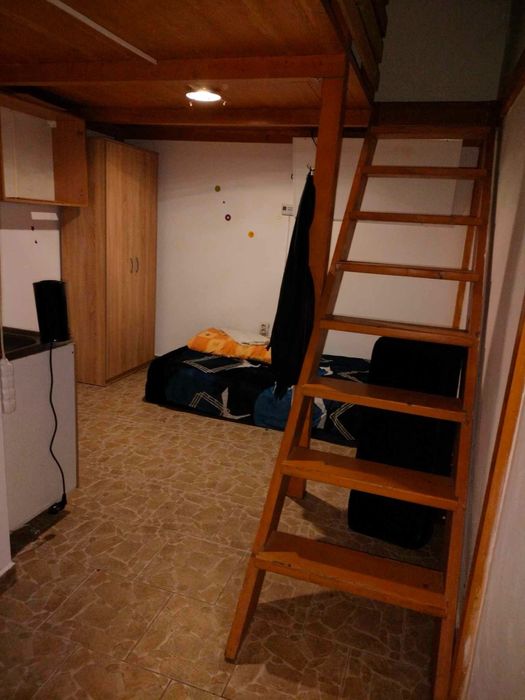 Inchiriez la TEATRU in centru apartament cu o camera pe Bulevard colt cu Unirii.