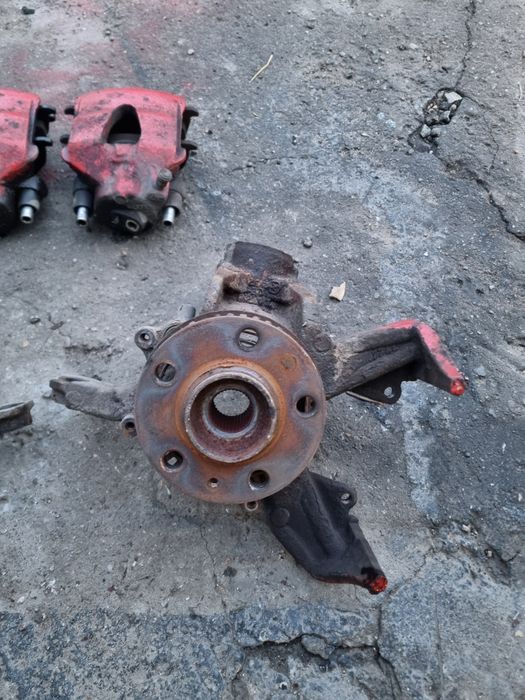 Fuzeta dreapta/ etrier fara stg/dr. oem vw Golf 4 / 1.9 tdi AXR 101CP