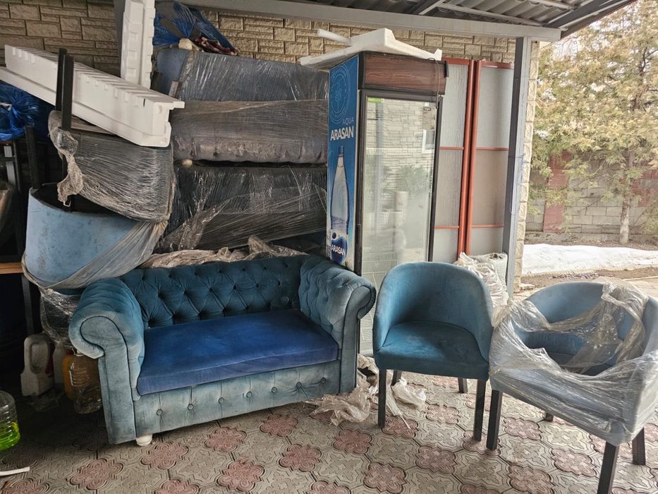 Диван в комплекте