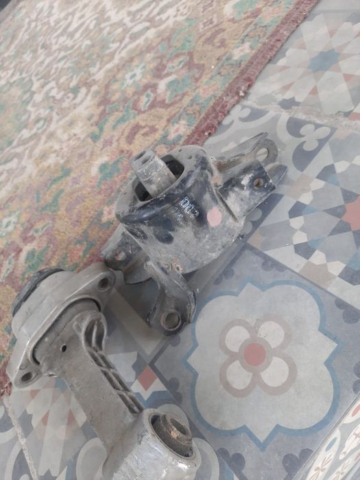 Подушка даигателья