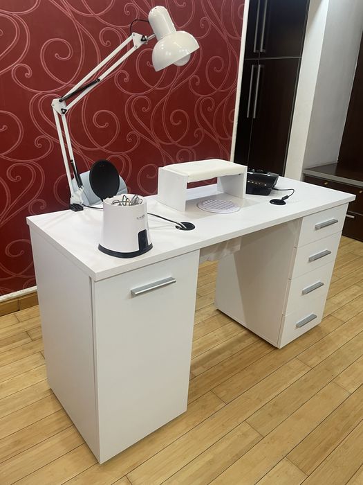 Vand birou manichiură cu aspirator incorporat