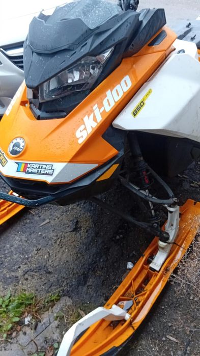 Snowmobil ski doo summit  x 850