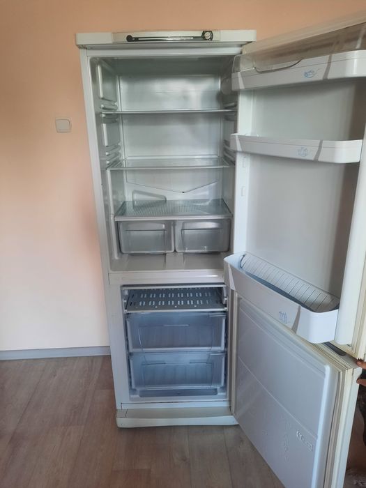 Холодильник indesit