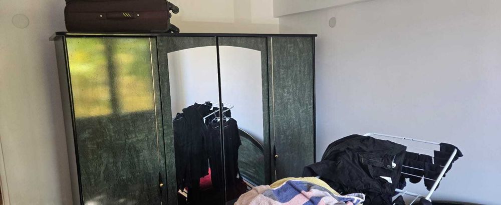 Vand Mobila, pat si dressing din acelasi set (negociabil)