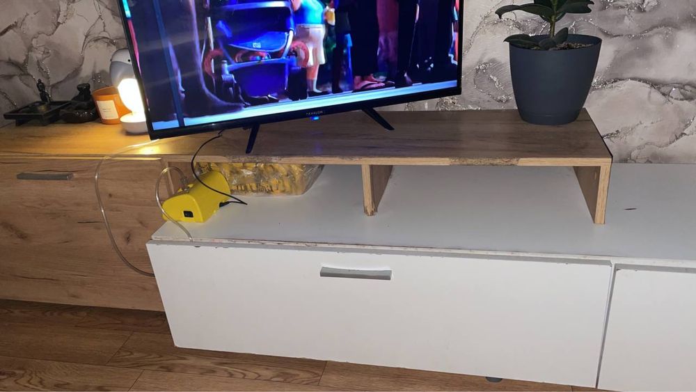 Отдам стенку за шоколадки