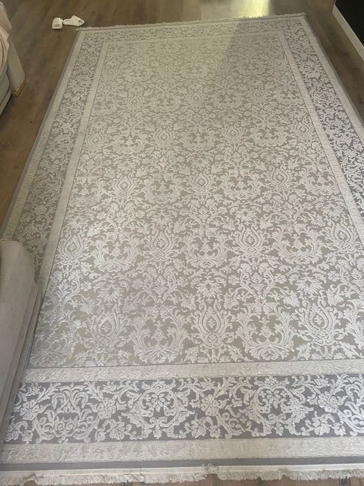 Продам ковёр отличное состояние