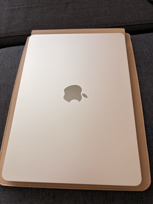 Лаптоп Apple MacBook Air 13", Apple M4, 10 CPU ядра и 10 GPU ядра, 24GB RAM, 512GB, Starlight, Международна клавиатура, RO ръководство