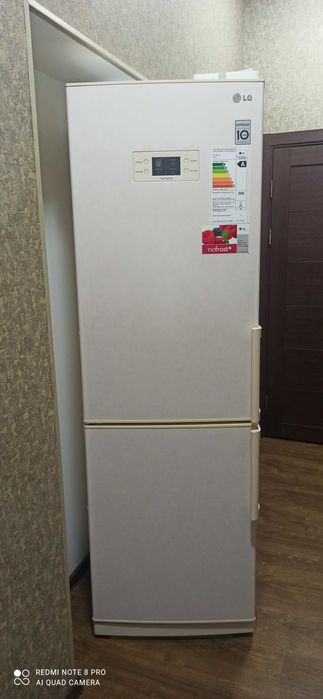Продается свой двухкамерный холодильник LG 185x60x60