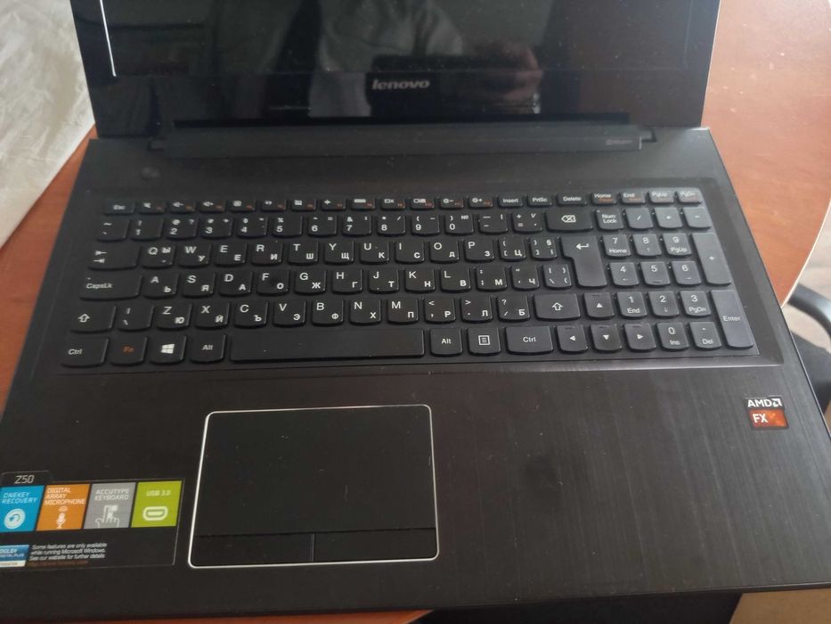 Продавам неработещ лаптоп