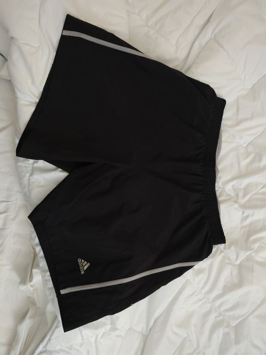 Оригинални къси панталони Adidas L