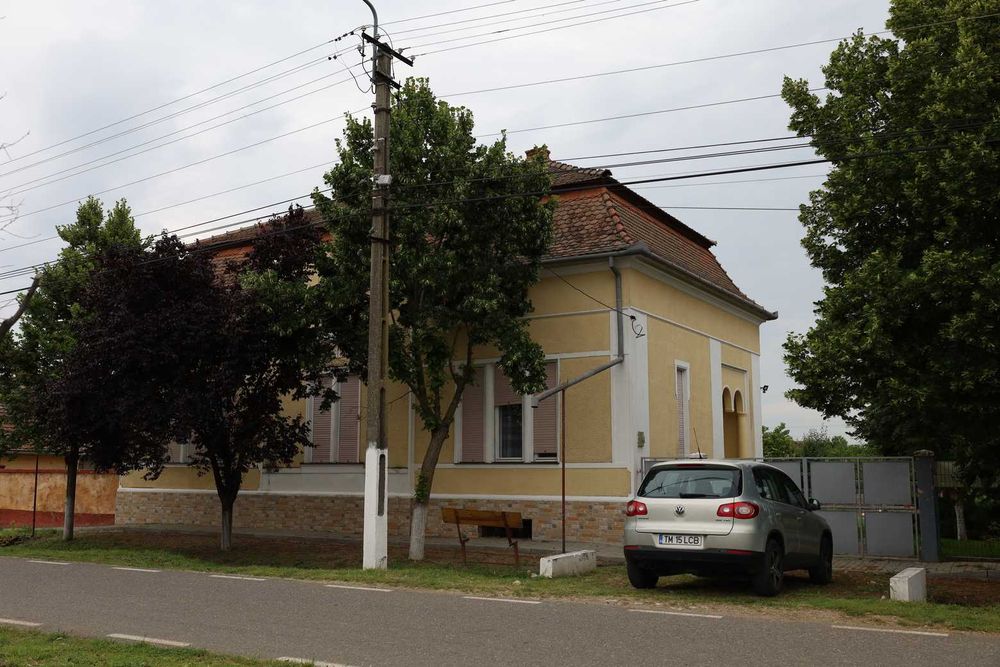 Casă deosebită de vânzare în Comloșu Mare
