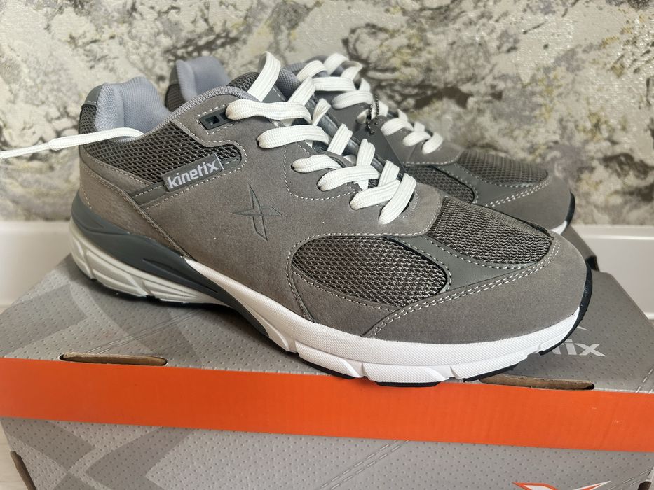 Кроссовка за 15000тг