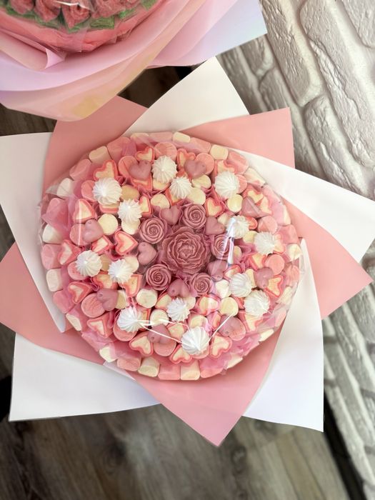 Сладкие букеты, подарки из шоколада и мармелада