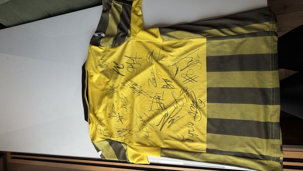 Джерси Кайрата 2025 с подписями