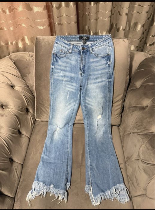 Blugi evazati, Viva Couture, terminatie franjurata