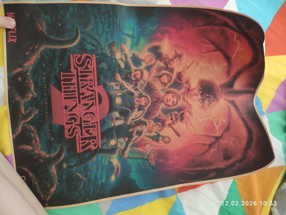 Плакаты очень странные дела,читайте описание