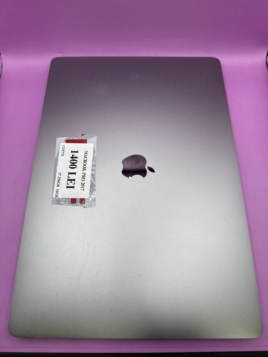 Macbook pro 2017 i7 256gb 16gb •Matei Amanet Crangasi•12357