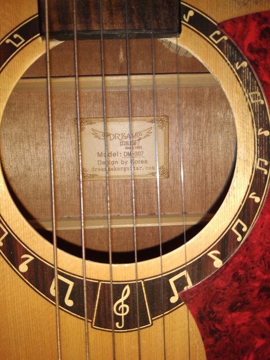 Akustik gitara holati a'lo darajada