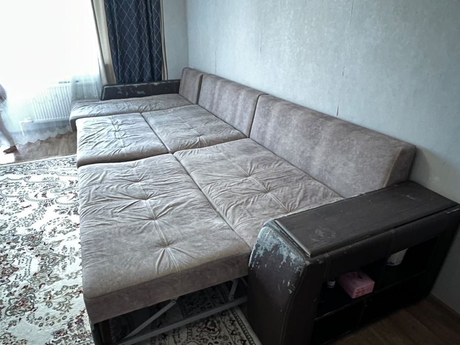 Диван  для большой семьи.Раскладная