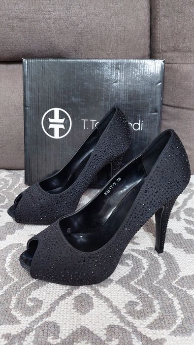 Продам абсолютно новые туфли