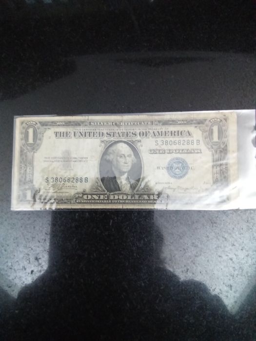 Продавам 1 долар от 1935г и 1долар от 1957г.два броя