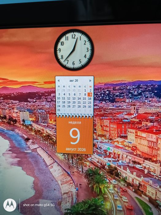 Напълно запазен настолен компютър HP, с качествен Full HD монитор BENQ ET 0026 NA, 21,5 инча, hp клавиатура и мишка, кабели