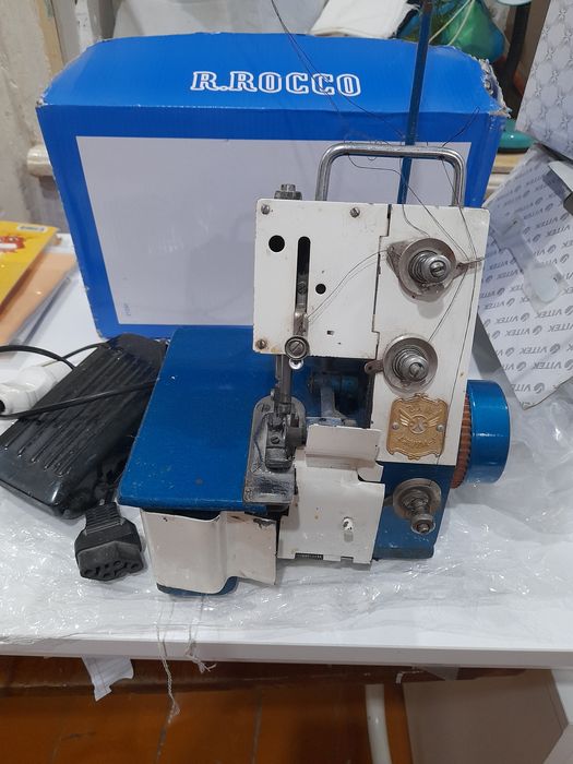 Продам  3х ниточный оверлок