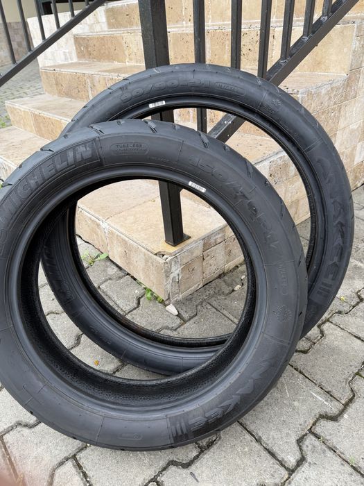 Vand anvelope moto in stare buna!