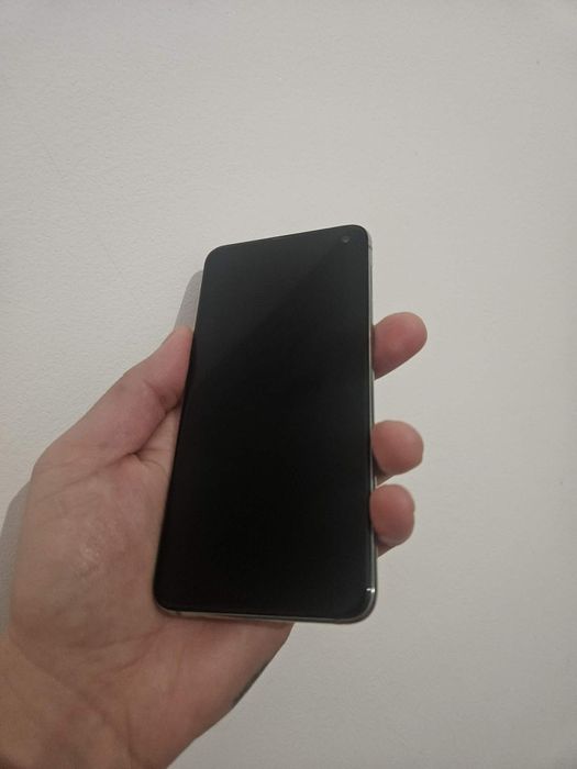 Vand Samsung S 10 E 128 GB impecabil