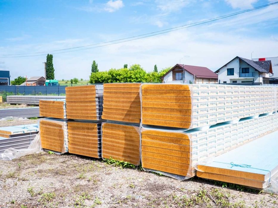 Vand panouri sandwich toate dimensiunile și strusturi metalice fara av