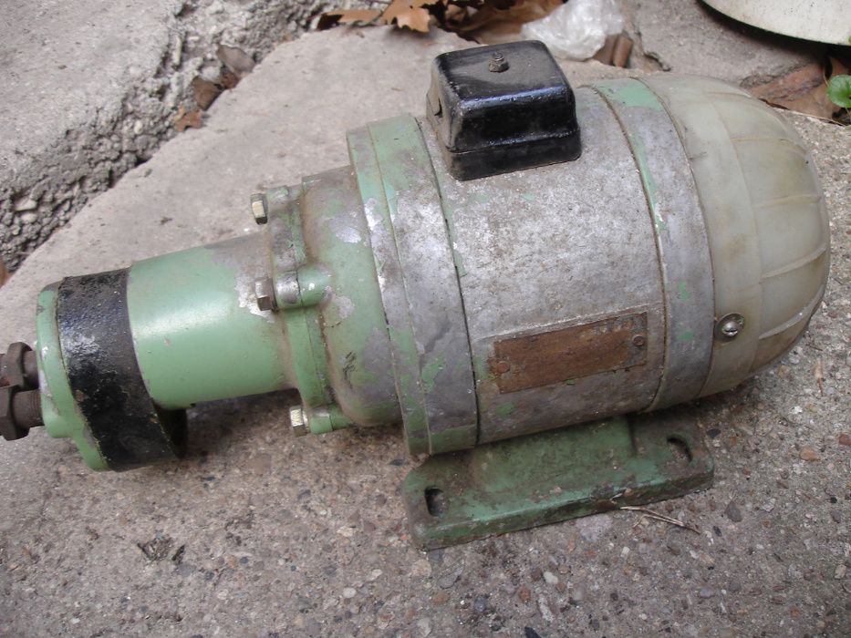 Трифазен електромотор, електродвигател с маслена помпа