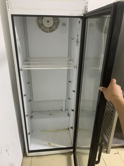 Продам стелажи столы