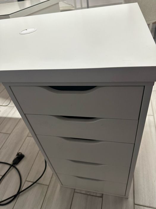 Scaune si masa manichiura