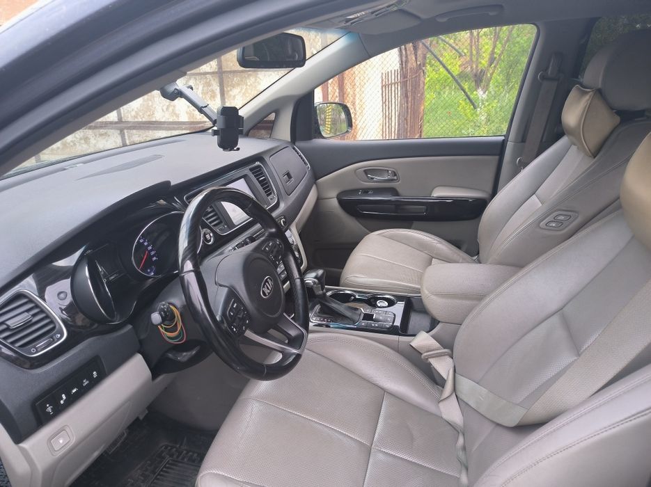 Kia Carnival 2019 yili dizel full pozitsiya