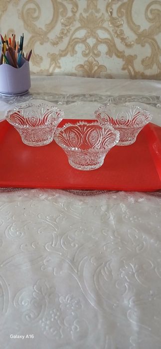 Хрусталь  ыдыс  сатылады.