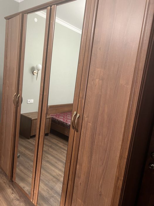 Спальный гарнитур в отличном состоянии фирменный