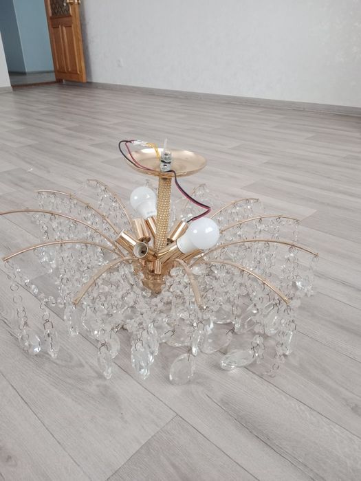 Хорошые люстрый почти как новые