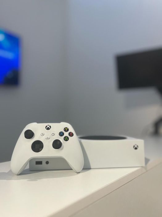 Xbox Series S в отличном состоянии
