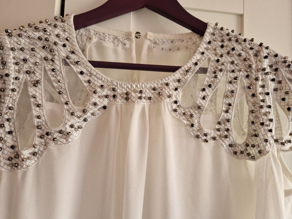 Нежна бяла  рокля