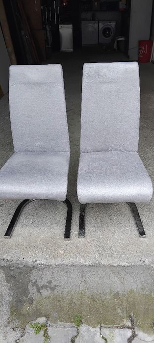 Два броя кухненска  столове