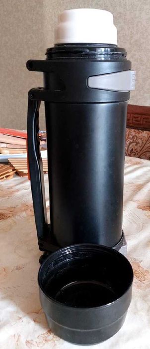 Термос    2,5 л.