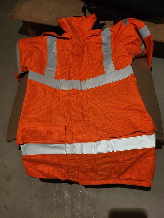 Продаётся утеплённый дождевик.