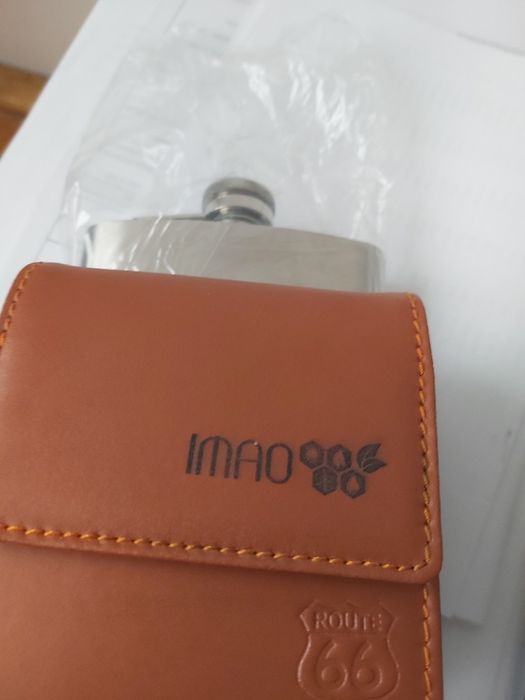 Portofel atasat cu plosca wisky