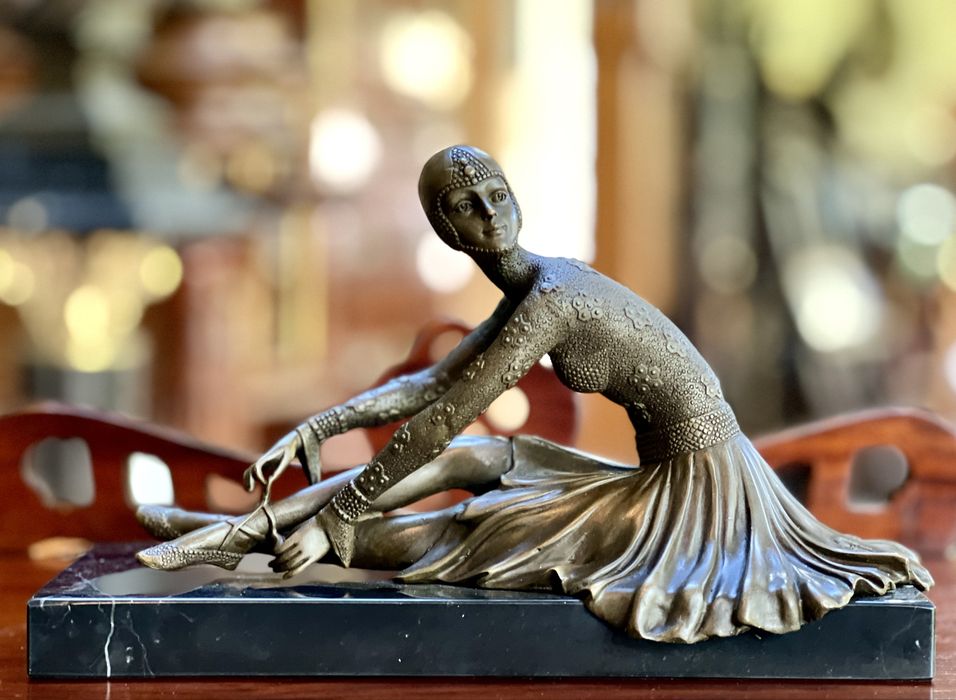 Statuetă Bronz stil ArtDeco *** vintage / antic / vechi / retro ***