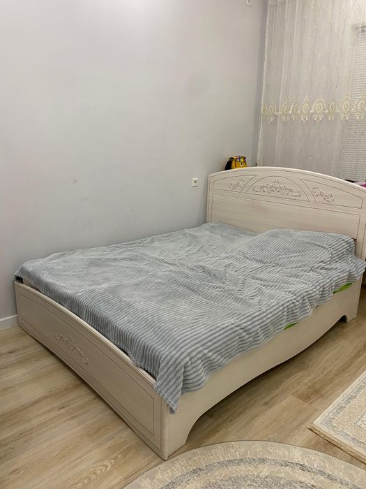 Продается шкаф, кровать, комод